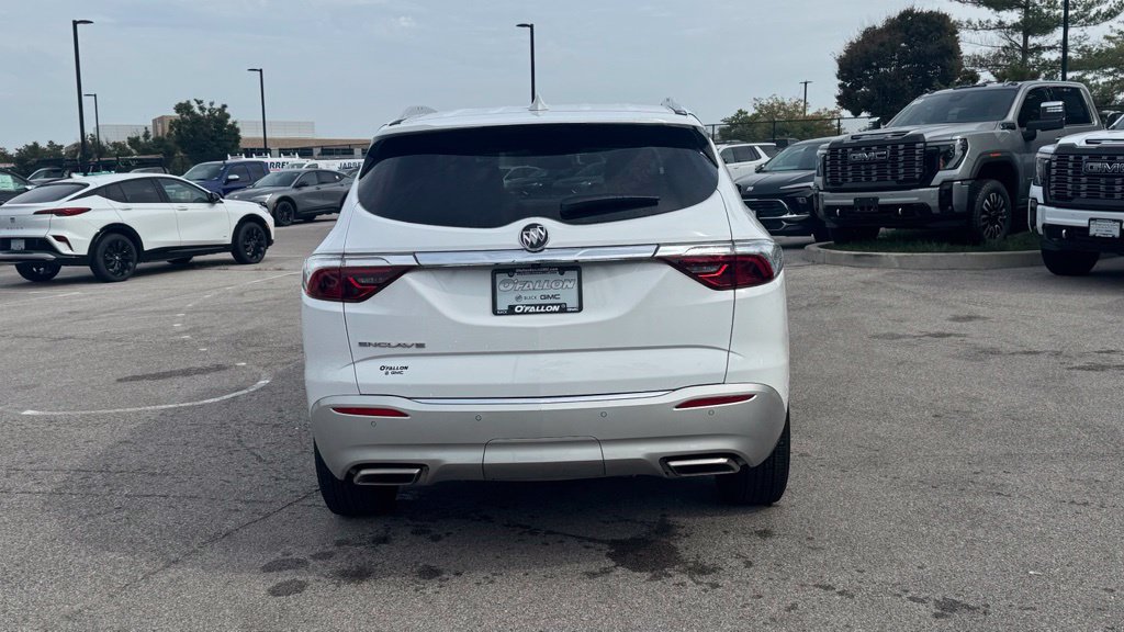 Used 2023 Buick Enclave Essence FWD image 3
