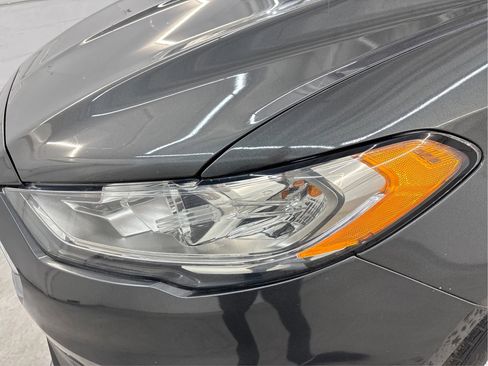 Used 2020 Ford Fusion SE FWD image 31