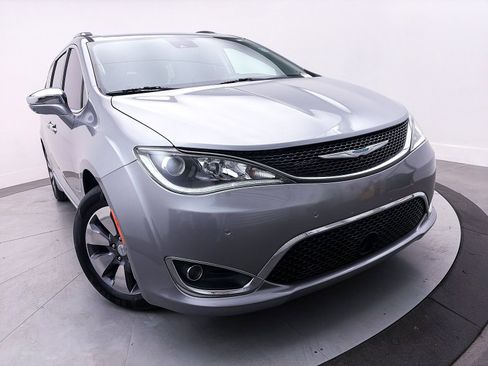 Used 2020 Chrysler Pacifica Limited w/ Advanced Safetytec Group image 3