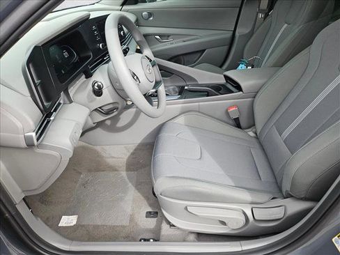 New 2026 Hyundai Elantra SE image 4