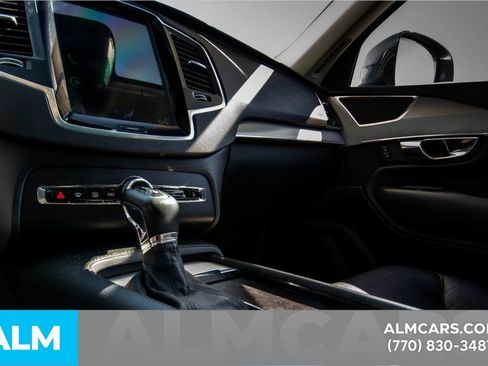 Used 2022 Volvo XC90 T5 Momentum w/ Protection Package Premier image 17