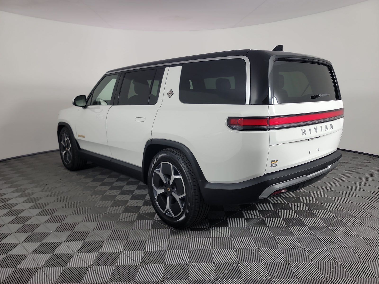 Used 2023 Rivian R1S Adventure Quad AWD/4WD image 3