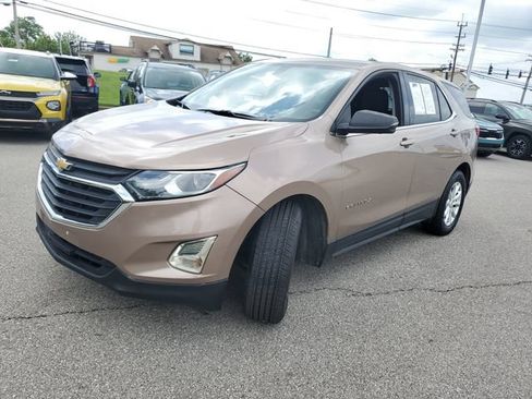 Used 2019 Chevrolet Equinox LT FWD image 2