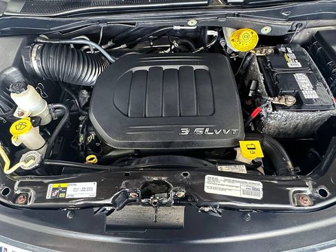 Used 2016 Chrysler Town & Country Touring w/ Driver Convenience Group FWD image 47
