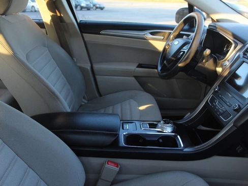 Used 2019 Ford Fusion SE image 10