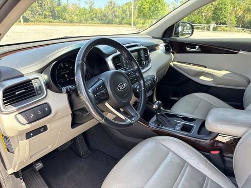 Used 2017 Kia Sorento EX w/ EX Premium Package FWD image 22