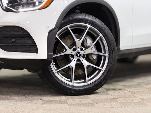 Used 2022 Mercedes-Benz GLC 300 4MATIC image 2