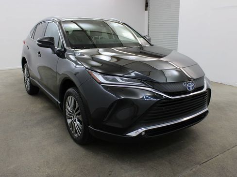 Used 2024 Toyota Venza XLE AWD/4WD image 6