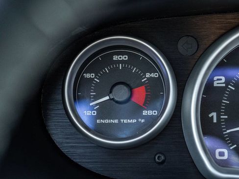 Used 2005 Ford GT image 92