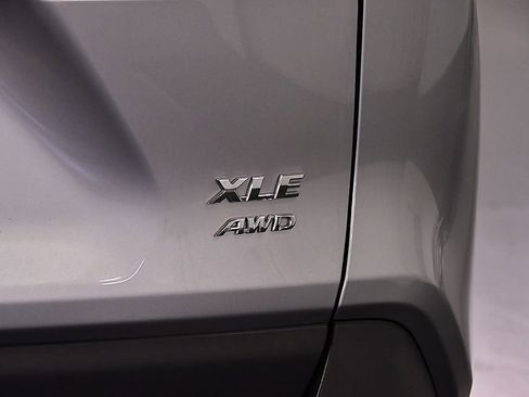 Used 2020 Toyota RAV4 XLE w/ Convenience Package image 11