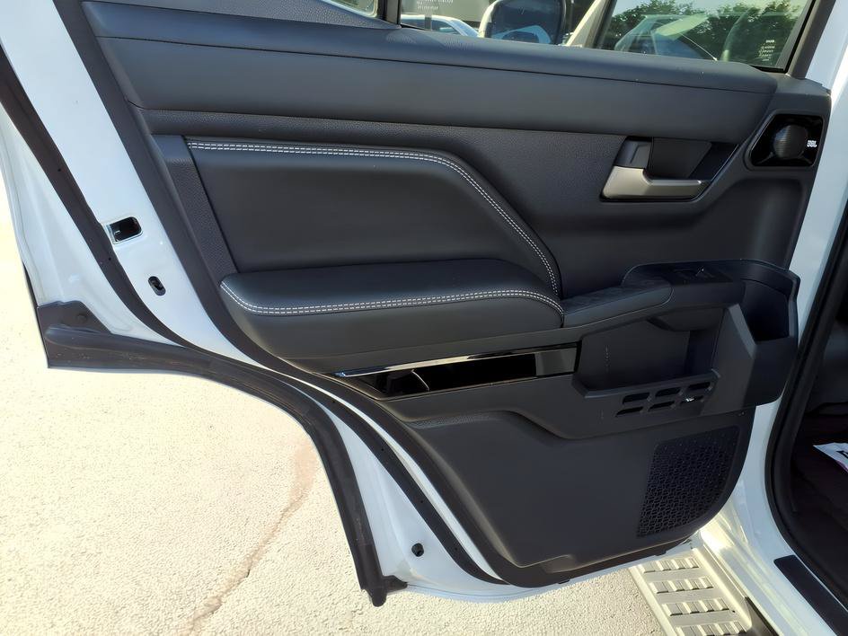 Certified 2025 Toyota 4Runner Limited AWD/4WD image 14