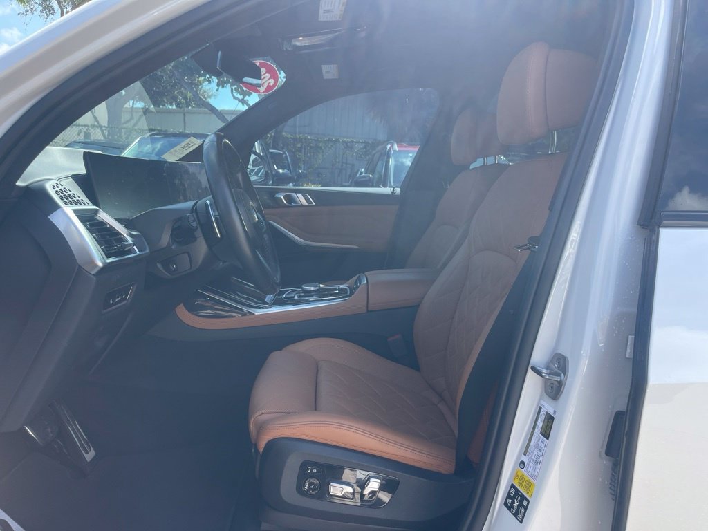 Used 2024 BMW X7 xDrive40i w/ M Sport Package AWD/4WD image 2