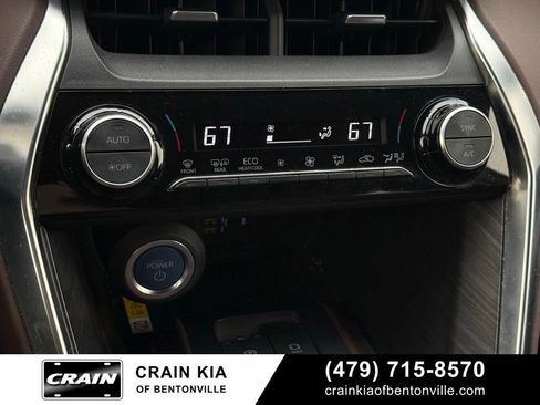 Used 2021 Toyota Venza XLE w/ Softex Package AWD/4WD image 18