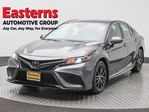 Used 2024 Toyota Camry SE w/ Cold Weather Package FWD image 1