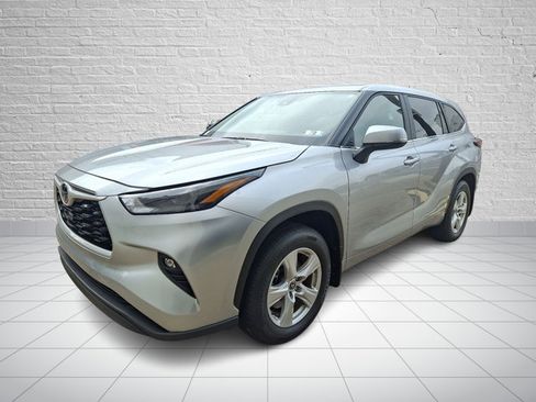 Certified 2025 Toyota Highlander LE AWD/4WD image 3