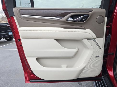 Used 2021 GMC Yukon XL Denali w/ Denali Premium Package image 25