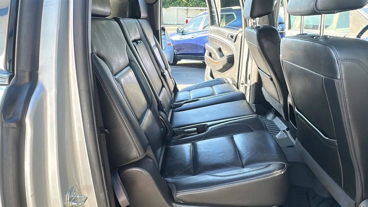 Used 2020 Chevrolet Suburban LT AWD/4WD image 31