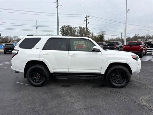 Used 2023 Toyota 4Runner SR5 Premium image 2