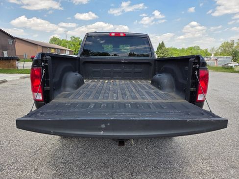 Used 2018 RAM 1500 Express w/ Black Ram 1500 Express Group AWD/4WD image 16