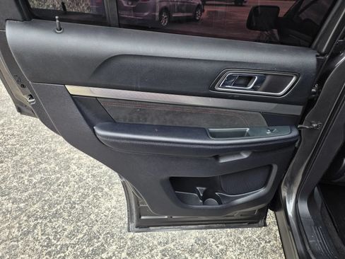 Used 2018 Ford Explorer XLT w/ Equipment Group 202A FWD image 12