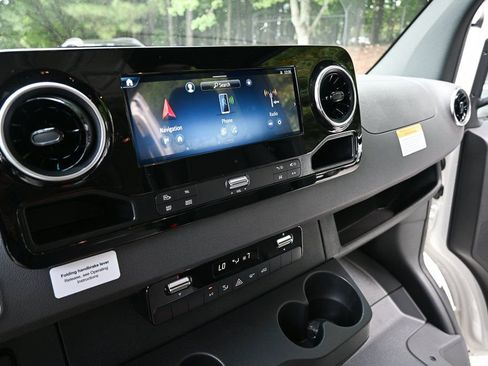 Used 2025 Mercedes-Benz Sprinter 2500 image 13