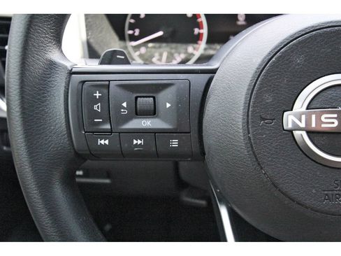 Used 2024 Nissan Rogue SV FWD image 13