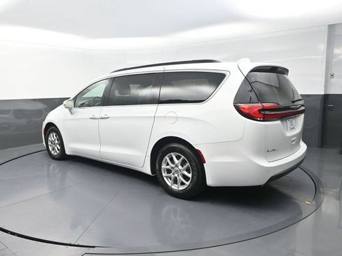 Used 2022 Chrysler Pacifica Touring-L FWD image 7