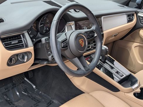 Certified 2024 Porsche Macan AWD/4WD image 4