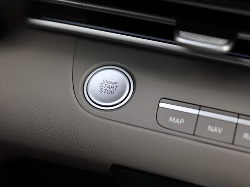 Certified 2025 Hyundai Elantra SEL FWD image 24
