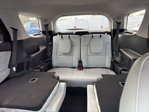 Certified 2025 Ford Explorer Platinum w/ Ultimate Package image 9