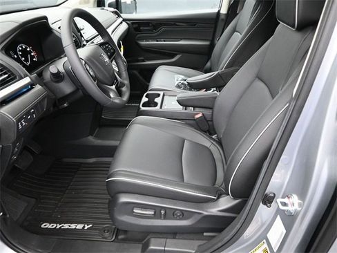 New 2026 Honda Odyssey Touring image 9