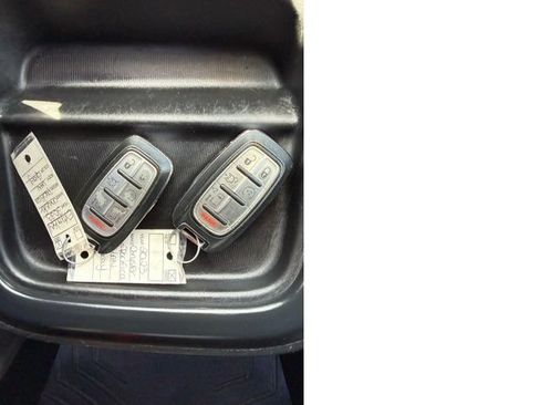 Used 2023 Chrysler Pacifica Touring FWD image 23