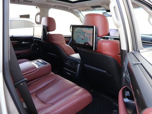 Used 2019 Lexus LX 570 4WD w/ Luxury Package image 29