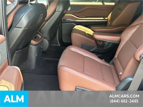 Used 2025 Lincoln Navigator Reserve AWD/4WD image 24
