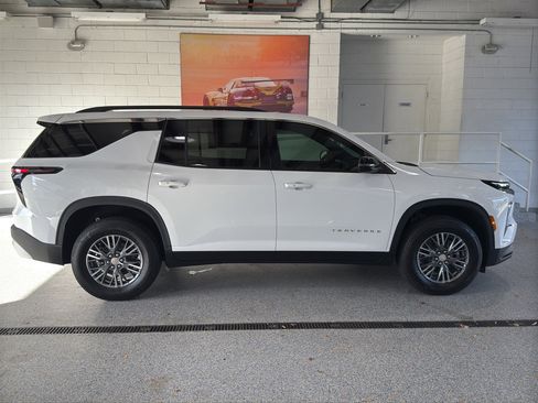 New 2026 Chevrolet Traverse LT image 9