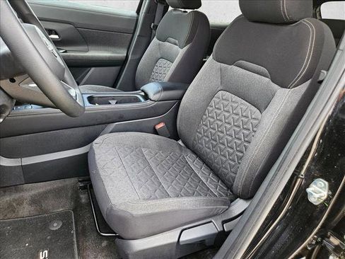 Used 2025 Nissan Kicks SV w/ Charging Package image 12