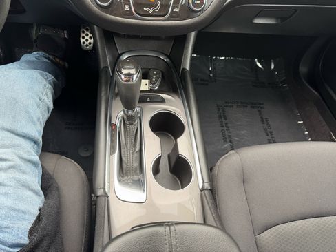 Used 2017 Chevrolet Malibu LT image 14