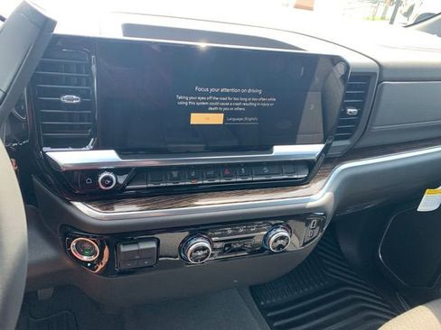 New 2026 GMC Sierra 2500 SLE w/ Preferred Package AWD/4WD image 23