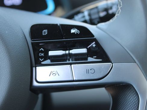 Used 2025 Hyundai Elantra Sport FWD image 26
