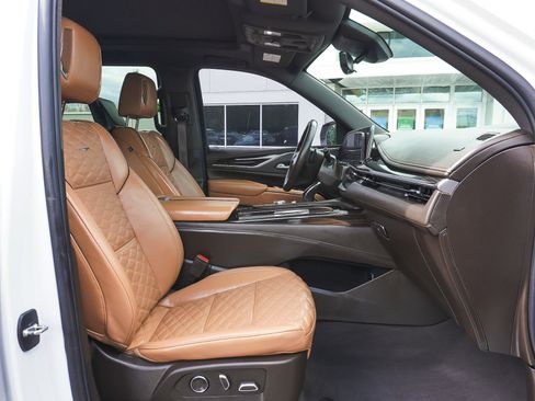 Used 2024 Cadillac Escalade ESV Premium Luxury w/ Performance Package AWD/4WD image 46
