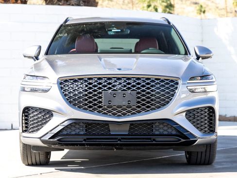 Used 2023 Genesis GV70 2.5T Sport Prestige w/ Sport Prestige Package image 4