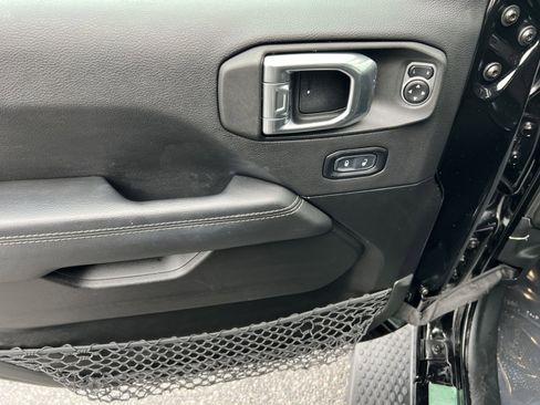 Used 2023 Jeep Wrangler Sahara w/ Cold Weather Group image 14