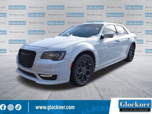 Used 2022 Chrysler 300 Touring L image 1