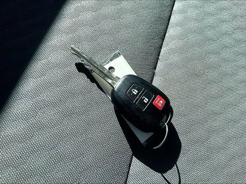 Used 2021 Toyota Tacoma SR w/ SR Convenience Package image 10