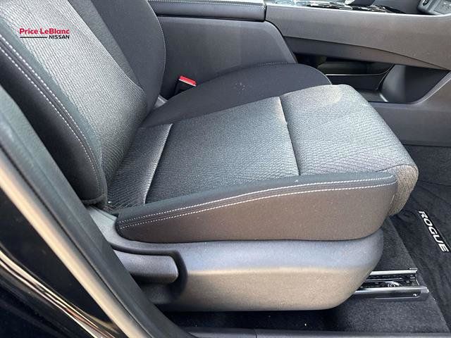 Certified 2024 Nissan Rogue SV FWD image 12