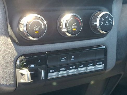 Used 2024 RAM 2500 Tradesman w/ Chrome Appearance Group AWD/4WD image 14
