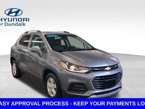 Used 2019 Chevrolet Trax LT w/ LT Convenience Package FWD image 3