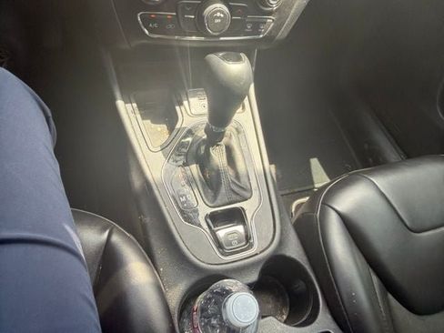 Used 2021 Jeep Cherokee Latitude Plus FWD image 16