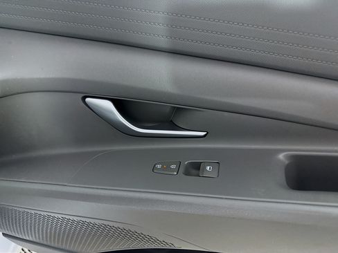 Used 2024 Hyundai Elantra SE FWD image 30