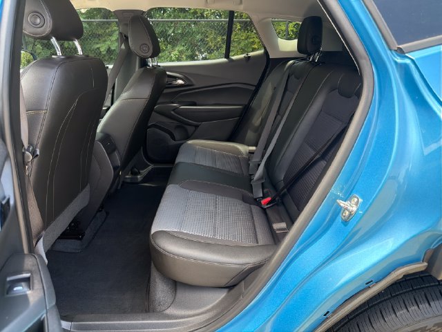 Used 2025 Chevrolet Trax LT FWD image 24